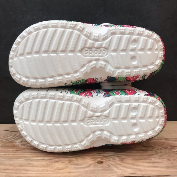 Crocs Classic Lined Holiday Charm Clog - Picture 10 of 16